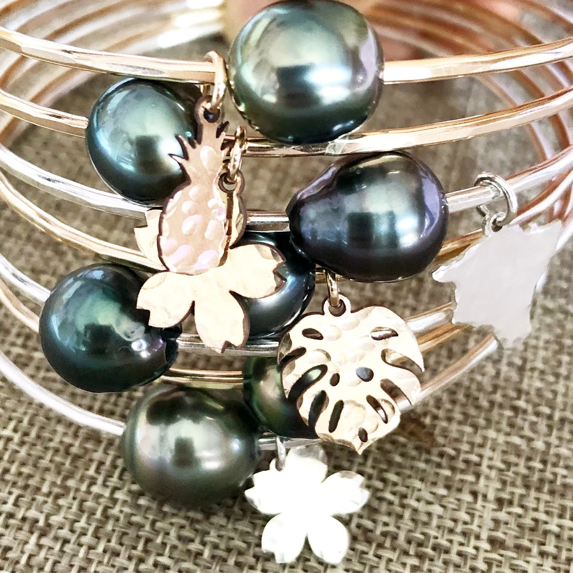Pineapple charm bangle - tahitian pearl (B382) - Mitchell's Manufacturing Jewel
