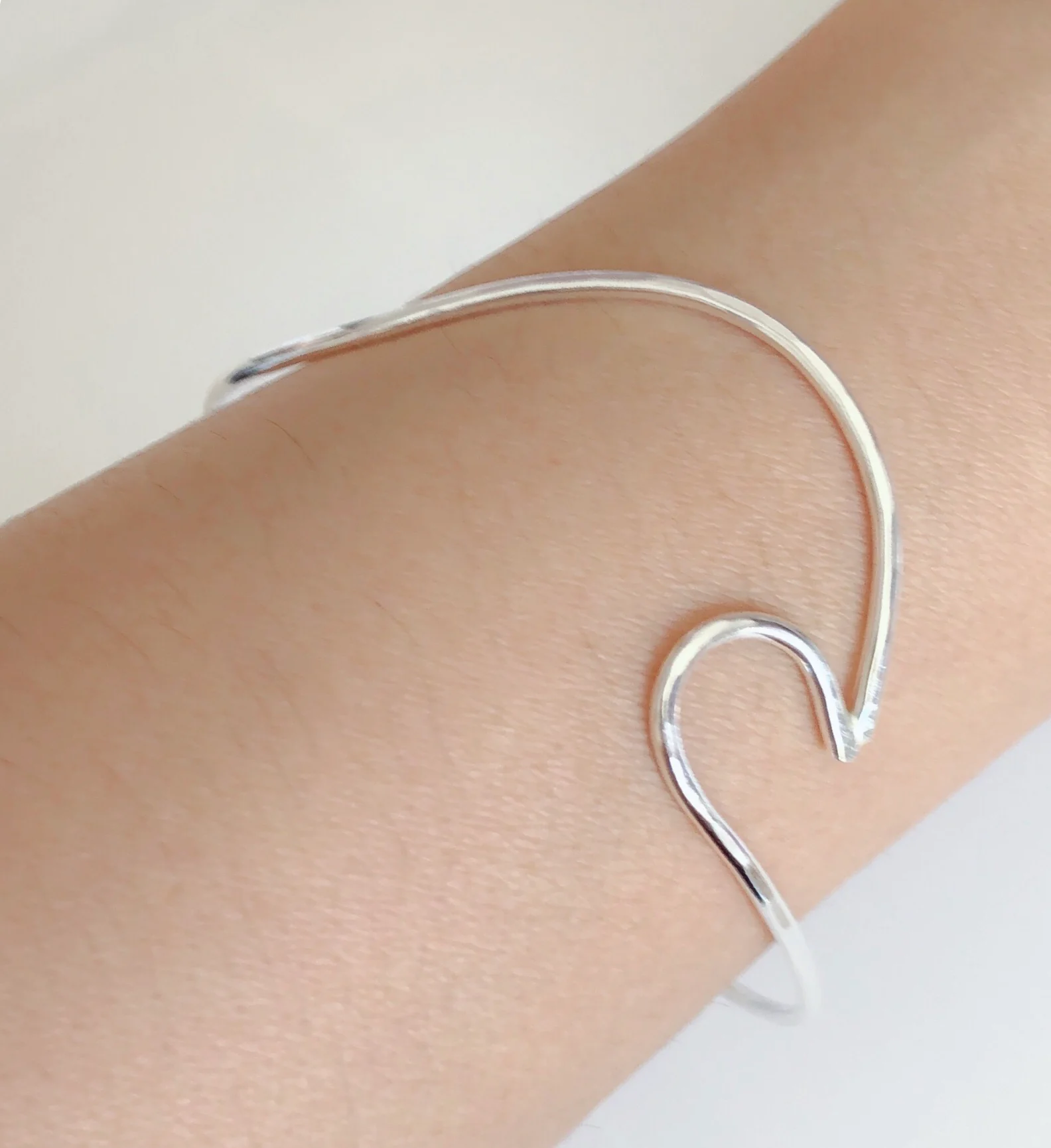 Bangle Nalu - ocean wave bangle (B104) - Mitchell's Manufacturing Jewel