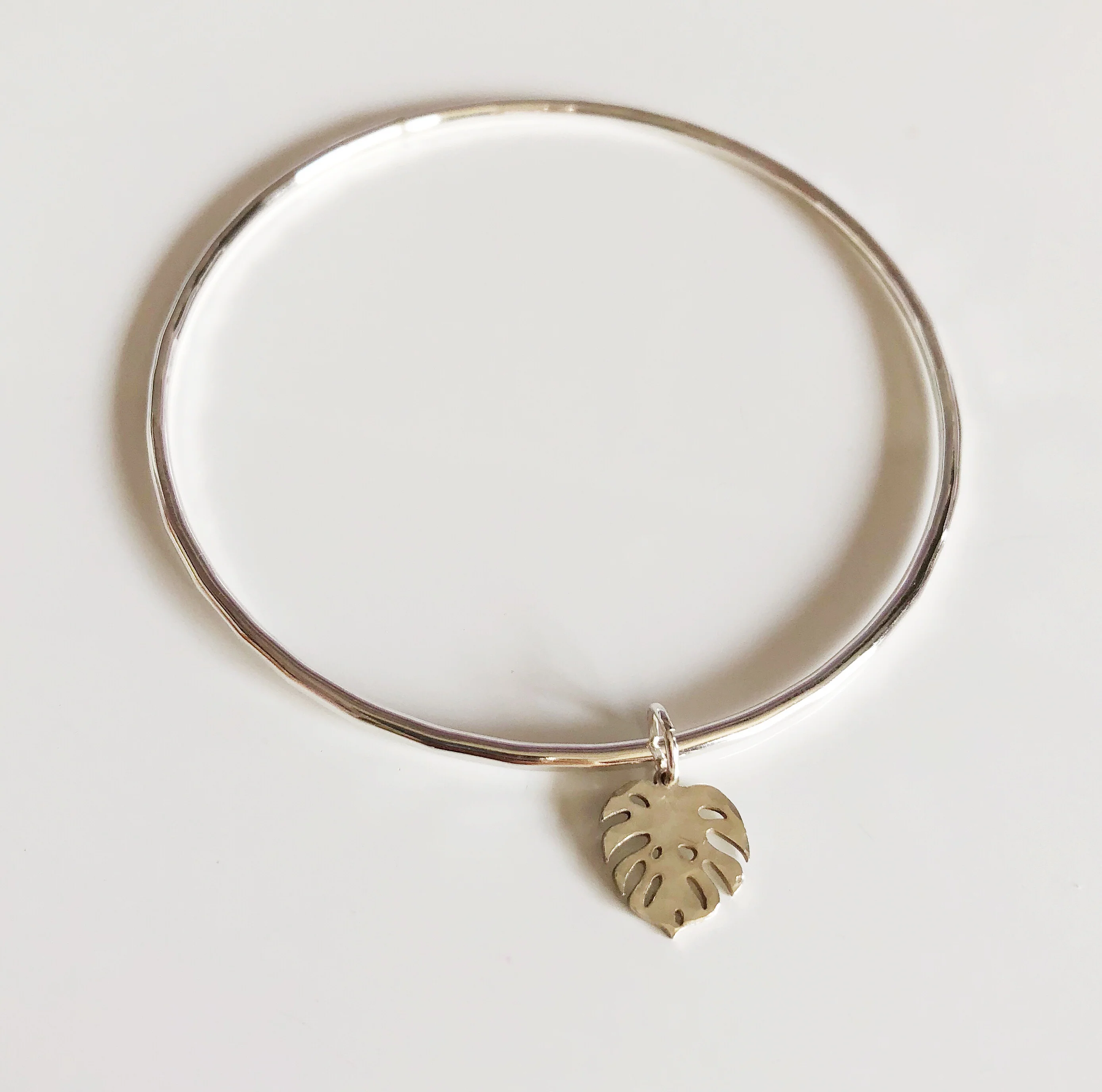 Monstera charm bangle (B364) - Mitchell's Manufacturing Jewel