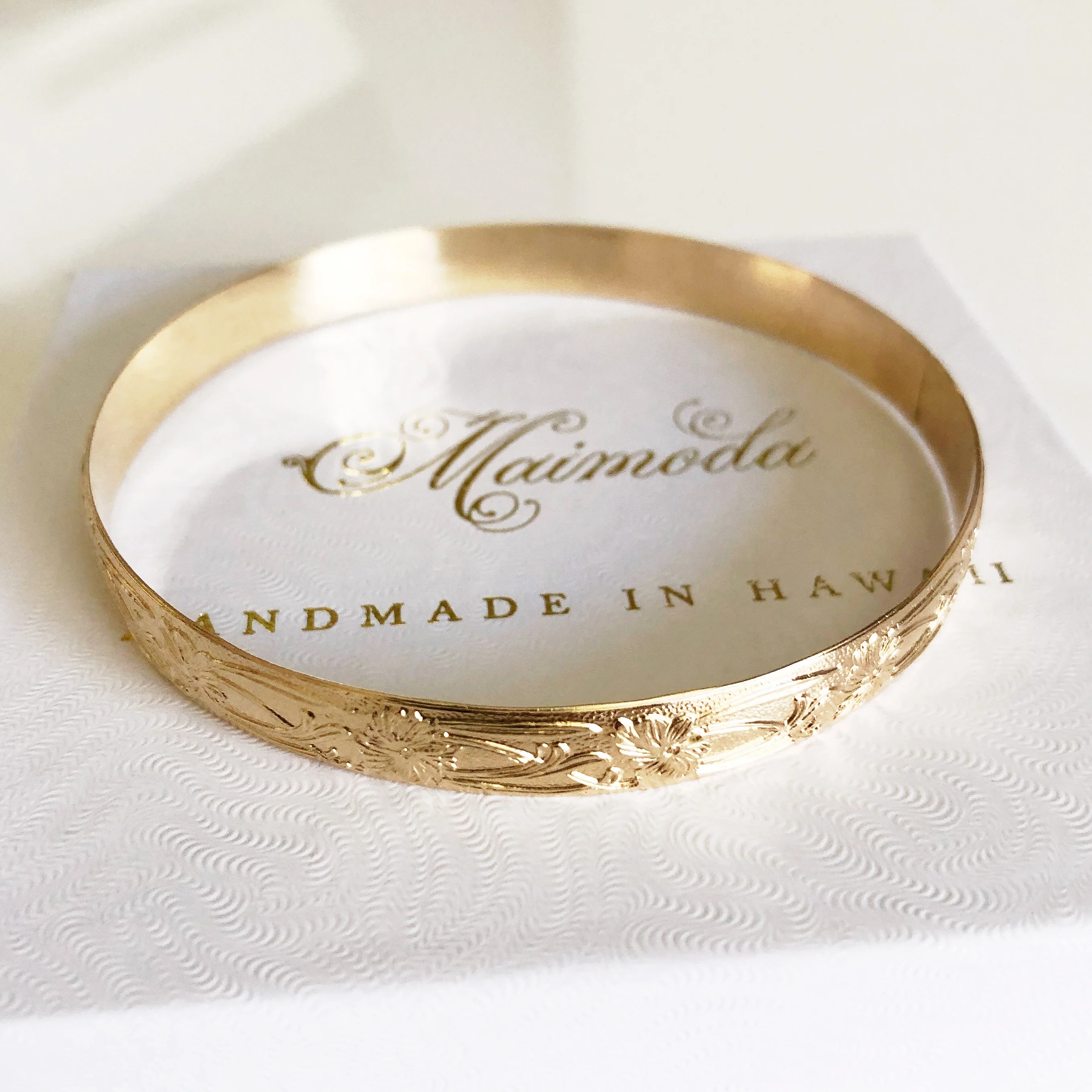 Bangle JASMIN - 8 mm Hawaiian heirloom bangle (B402) - Mitchell's Manufacturing Jewel