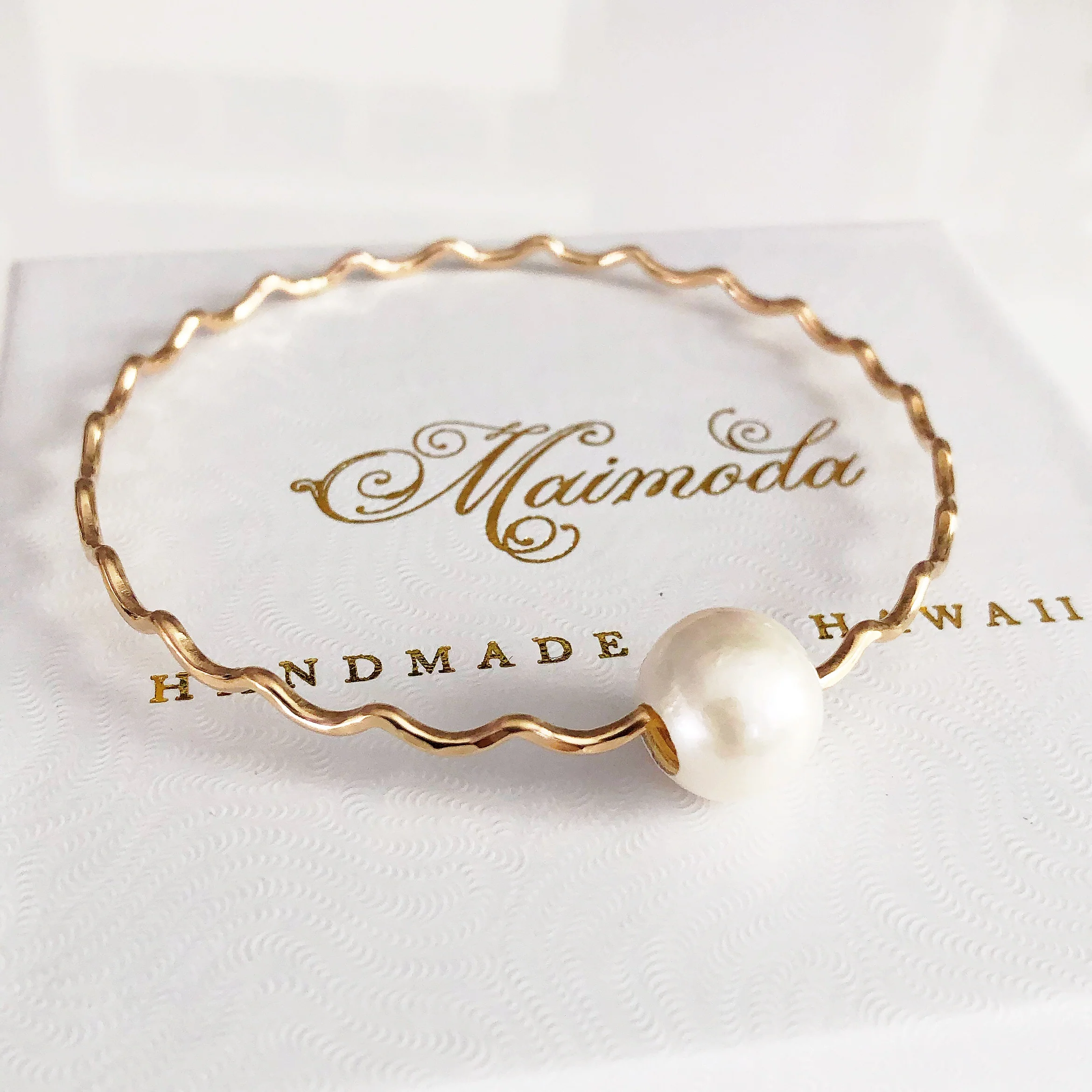 Bangle UNAHI - white Edison pearl (B429) - Mitchell's Manufacturing Jewel