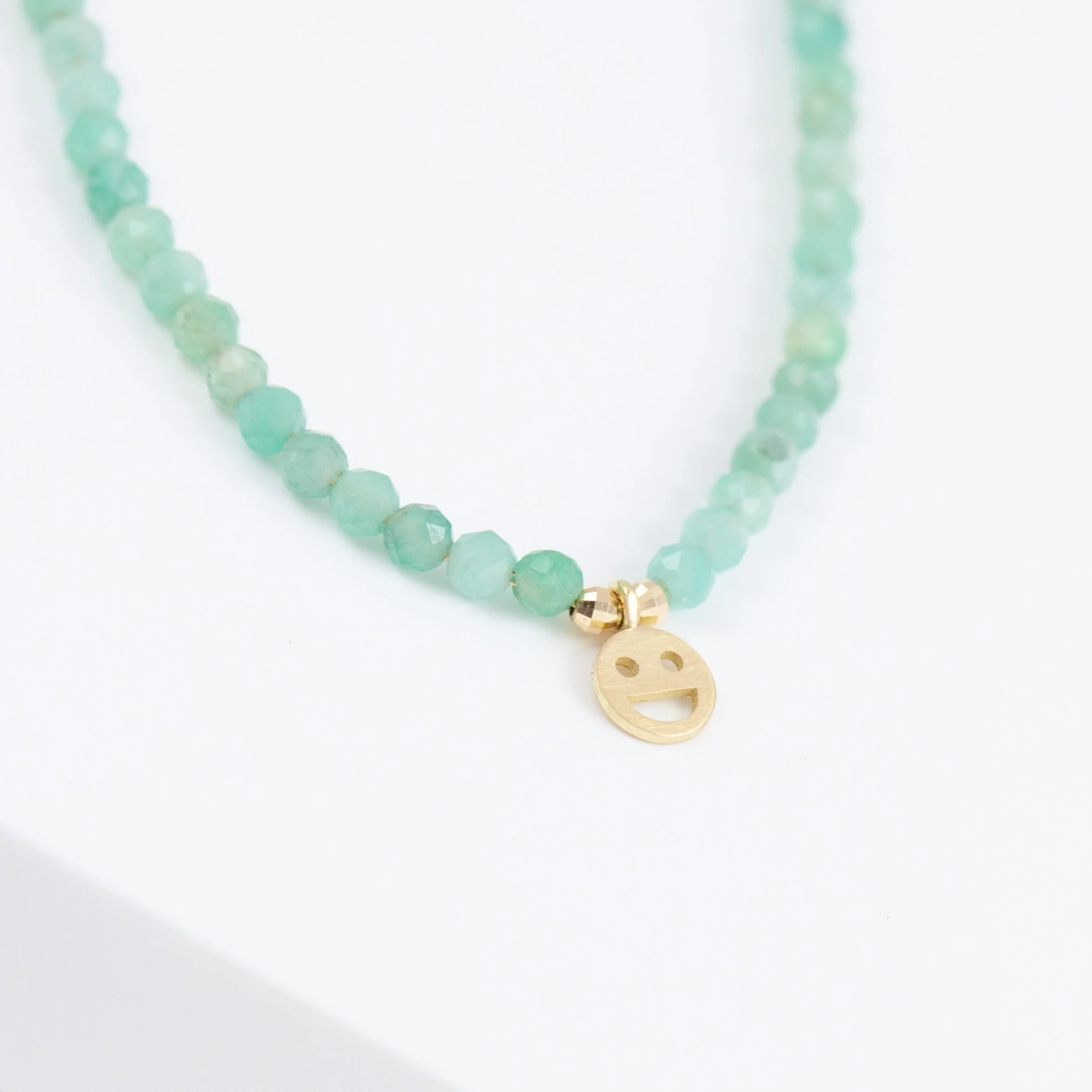 Smiley emerald beads bracelet - Mitchell's Manufacturing Jewel