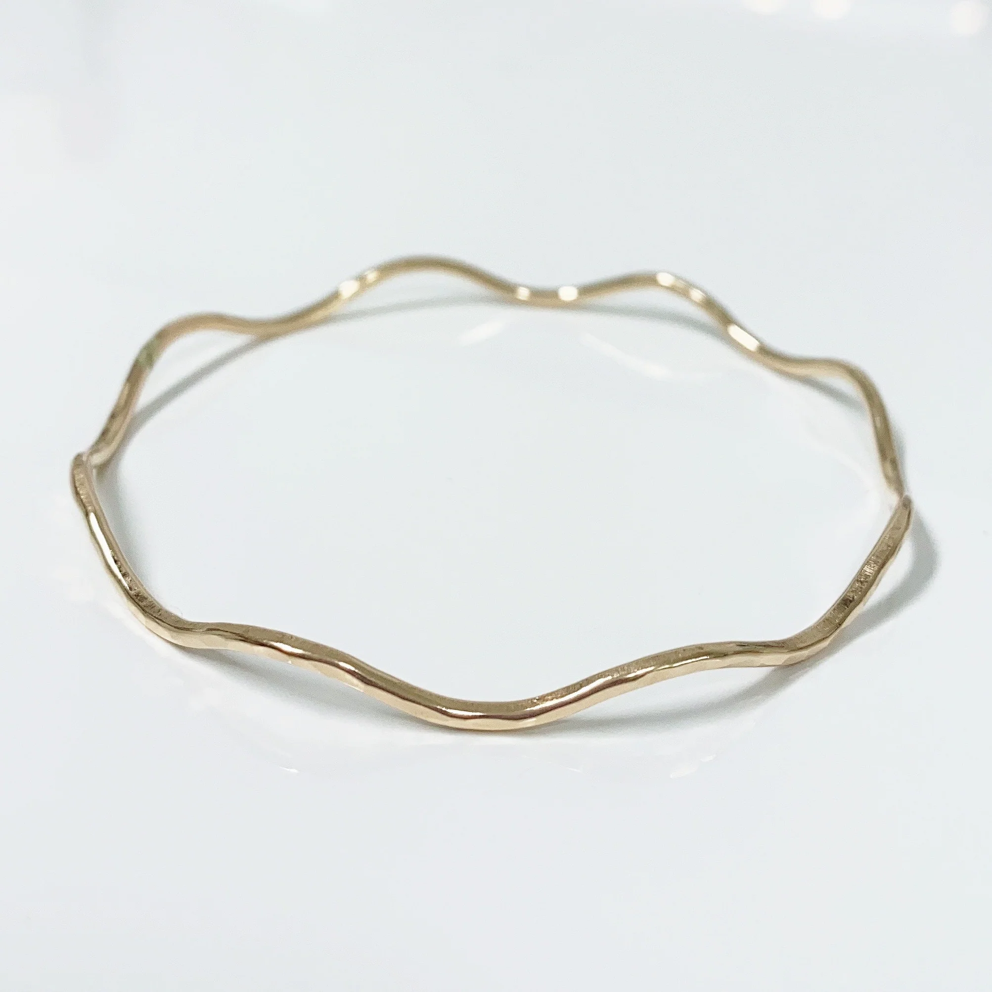 Bangle NOLA - Medium wave bangle (B439) - Mitchell's Manufacturing Jewel