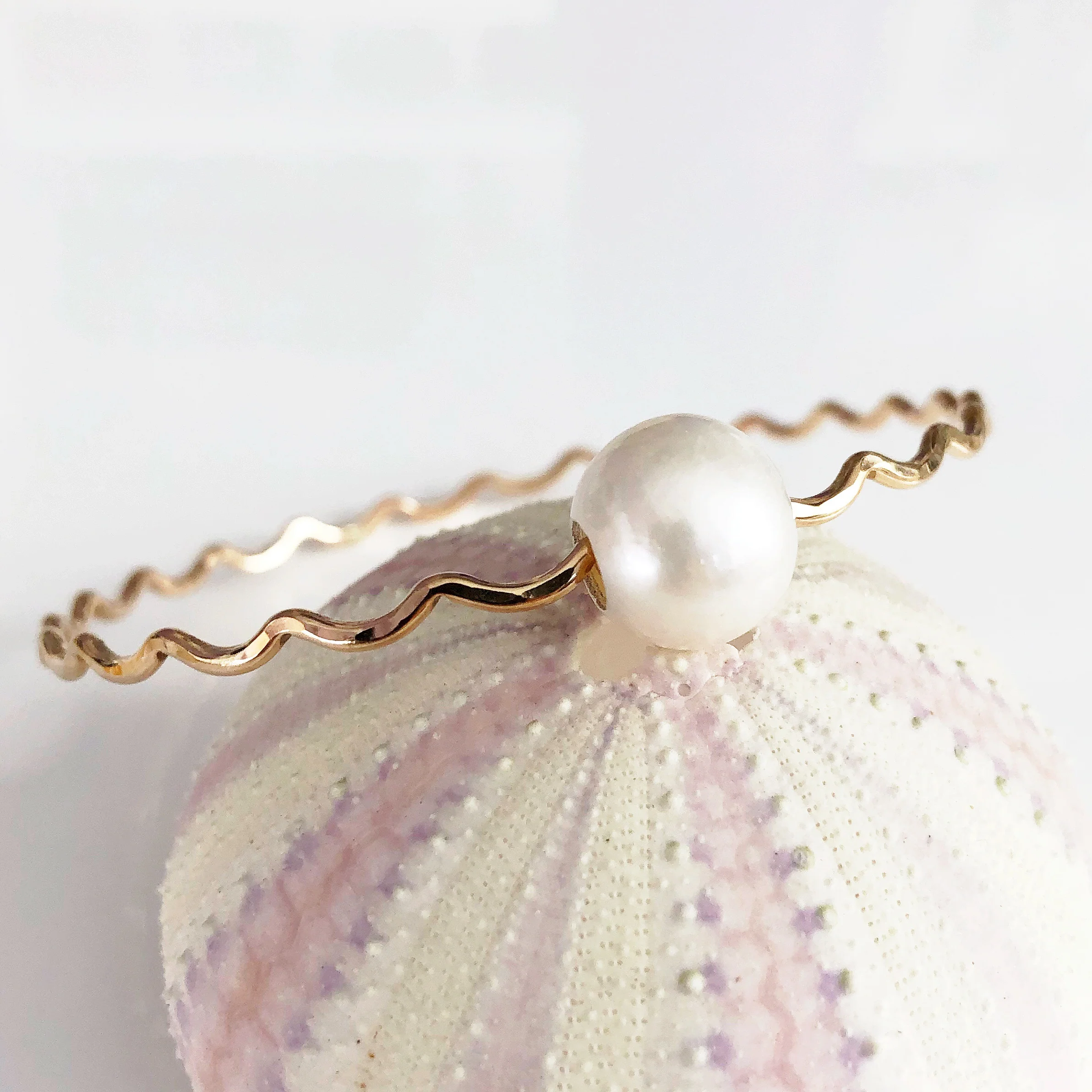 Bangle UNAHI - white Edison pearl (B429) - Mitchell's Manufacturing Jewel