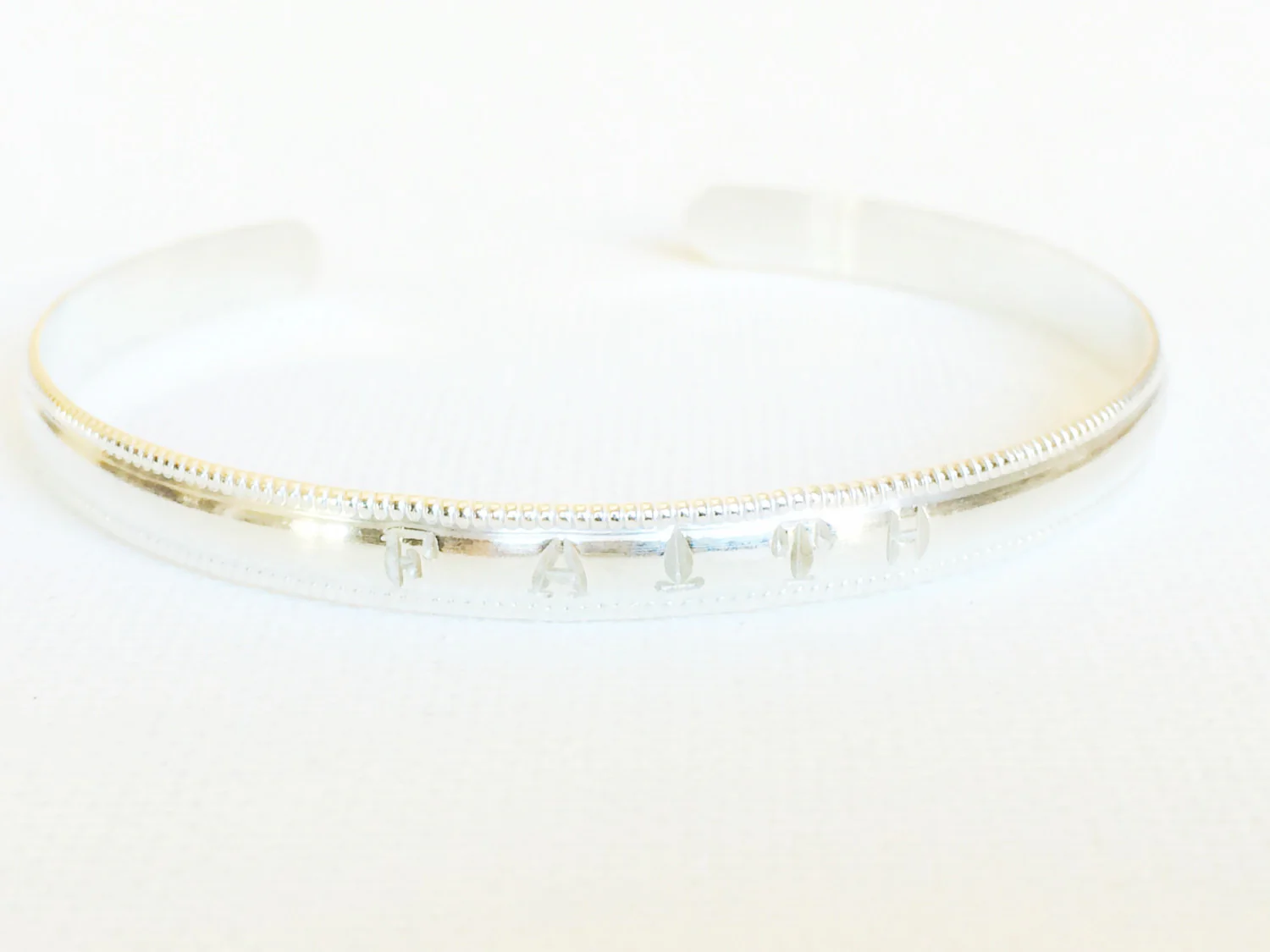 Cuff Bailey (B146) - Mitchell's Manufacturing Jewel