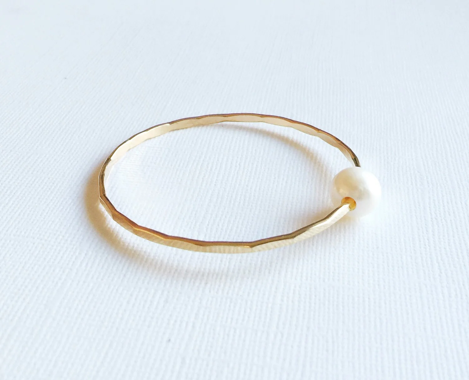 Bangle Mika - White (B114) - Mitchell's Manufacturing Jewel