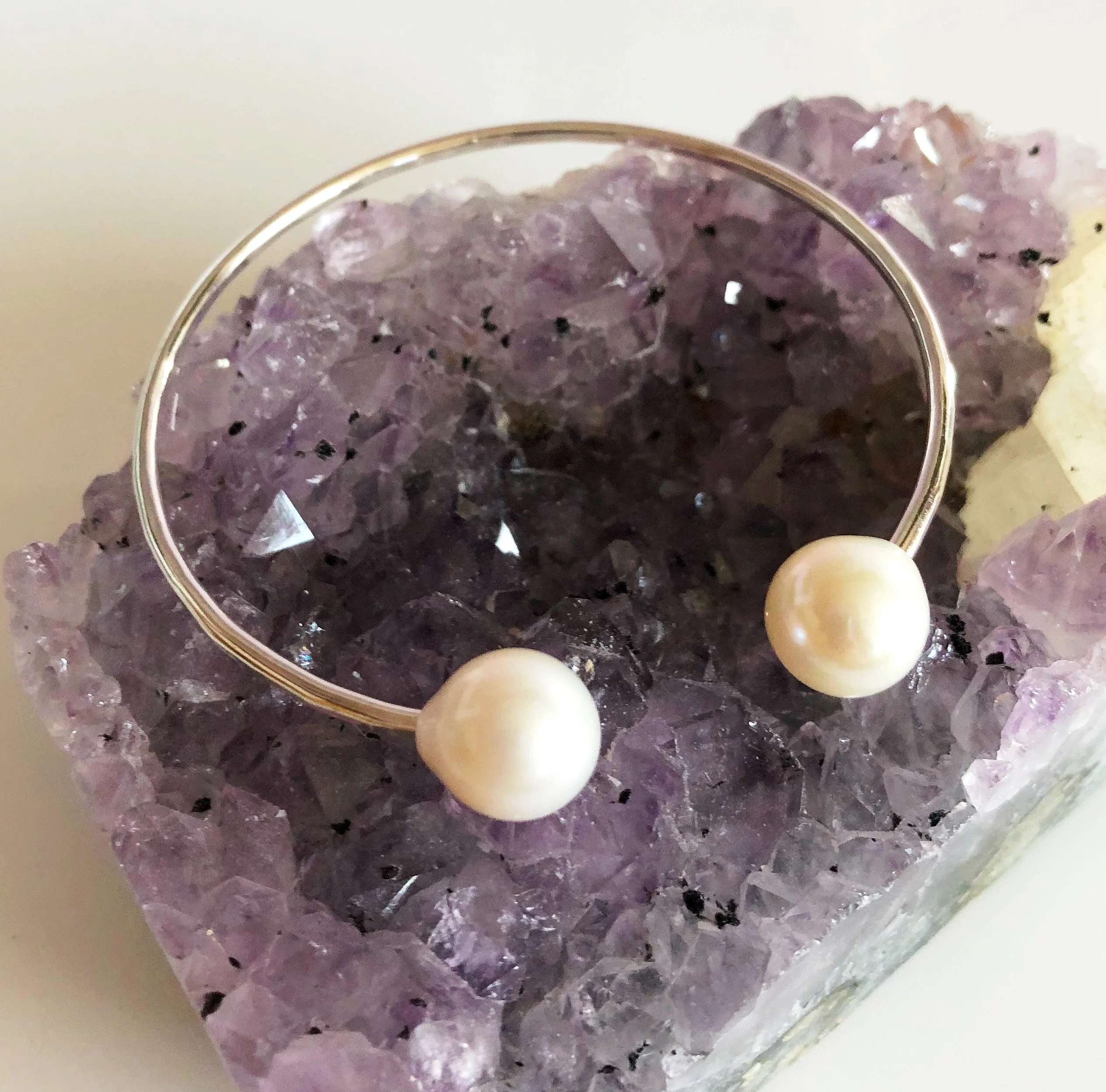 Cuff Adora - white pearls (B247) - Mitchell's Manufacturing Jewel