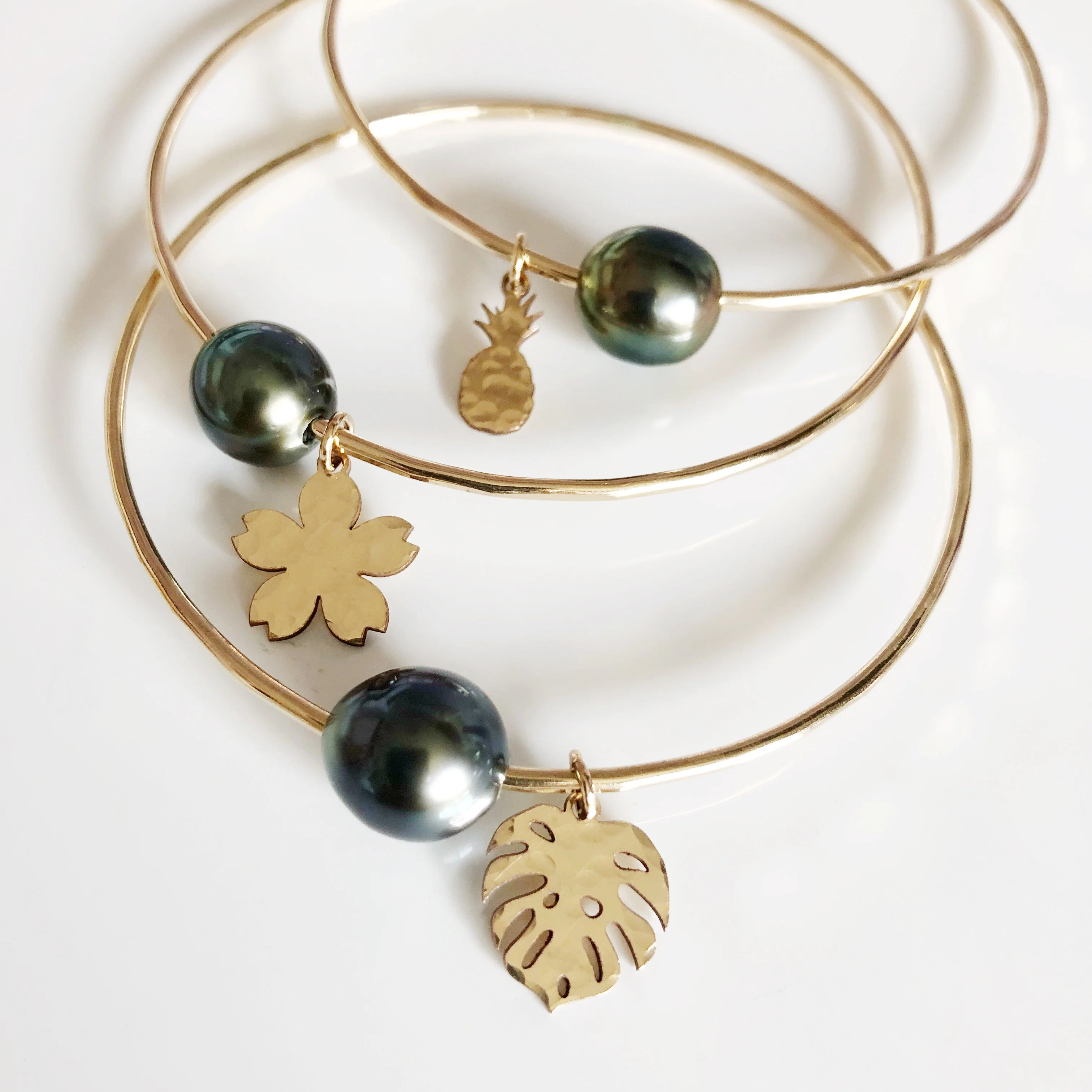Monstera bangle - tahitian pearl (B380) - Mitchell's Manufacturing Jewel