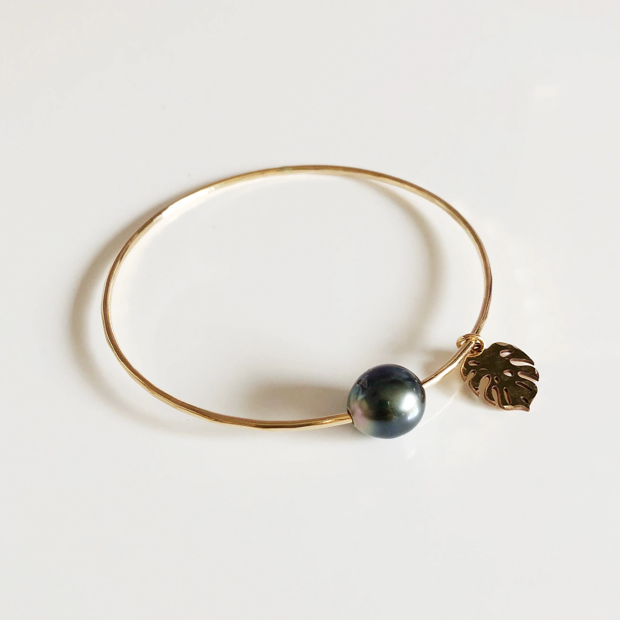 Monstera bangle - tahitian pearl (B380) - Mitchell's Manufacturing Jewel