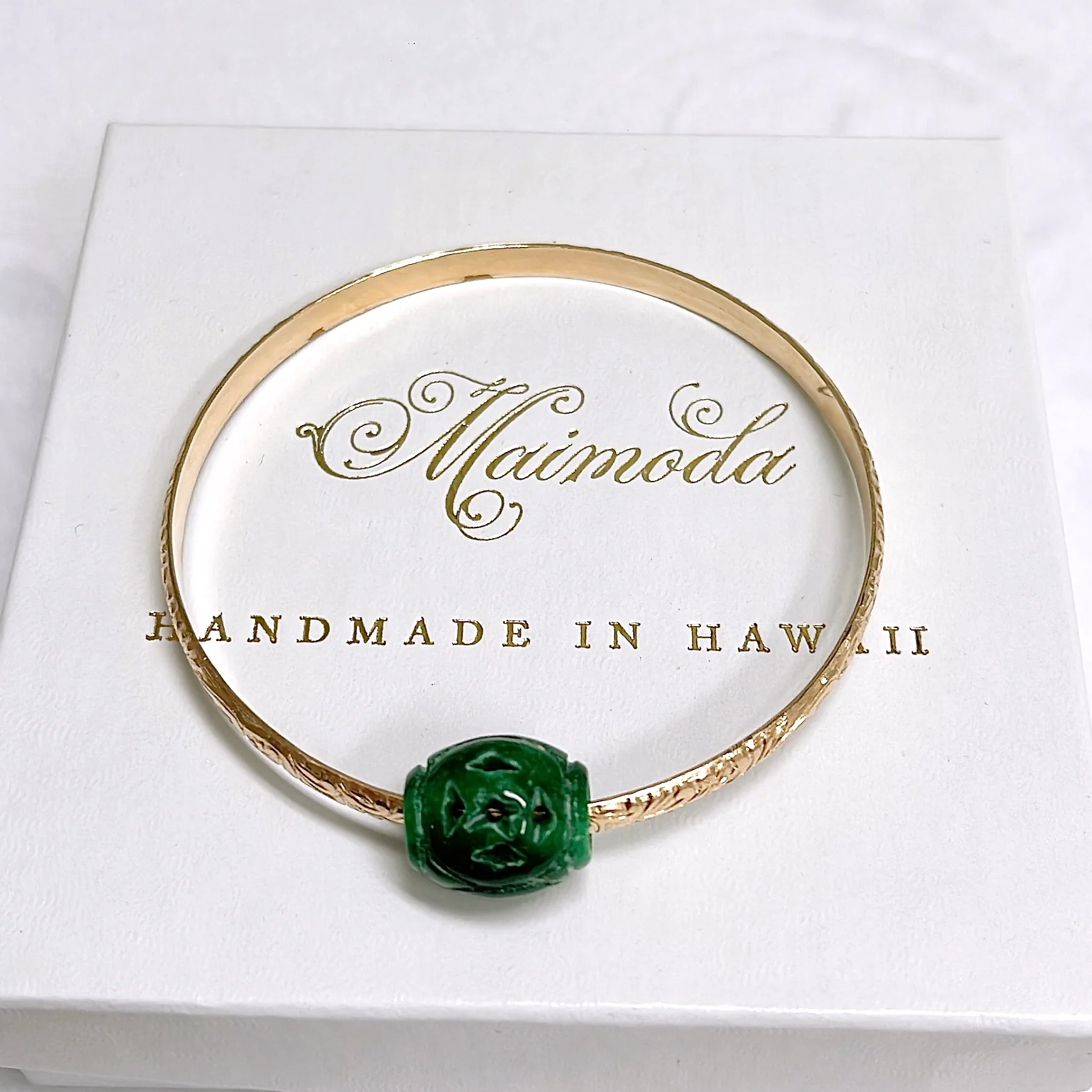 Bangle ALII - Barrel shaped jade bead (B568) - Mitchell's Manufacturing Jewel