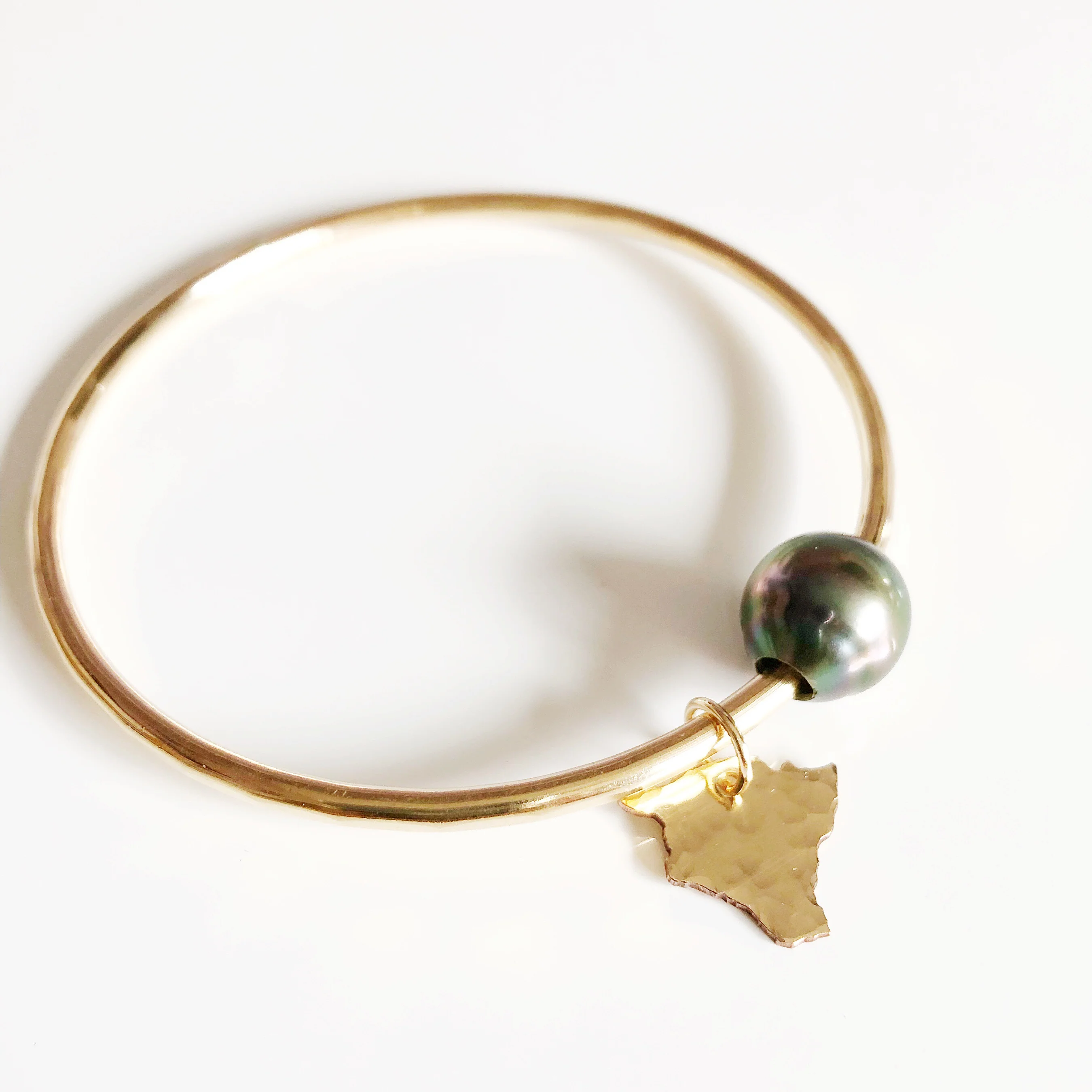 Big Island charm bangle - tahitian pearl (B368) - Mitchell's Manufacturing Jewel