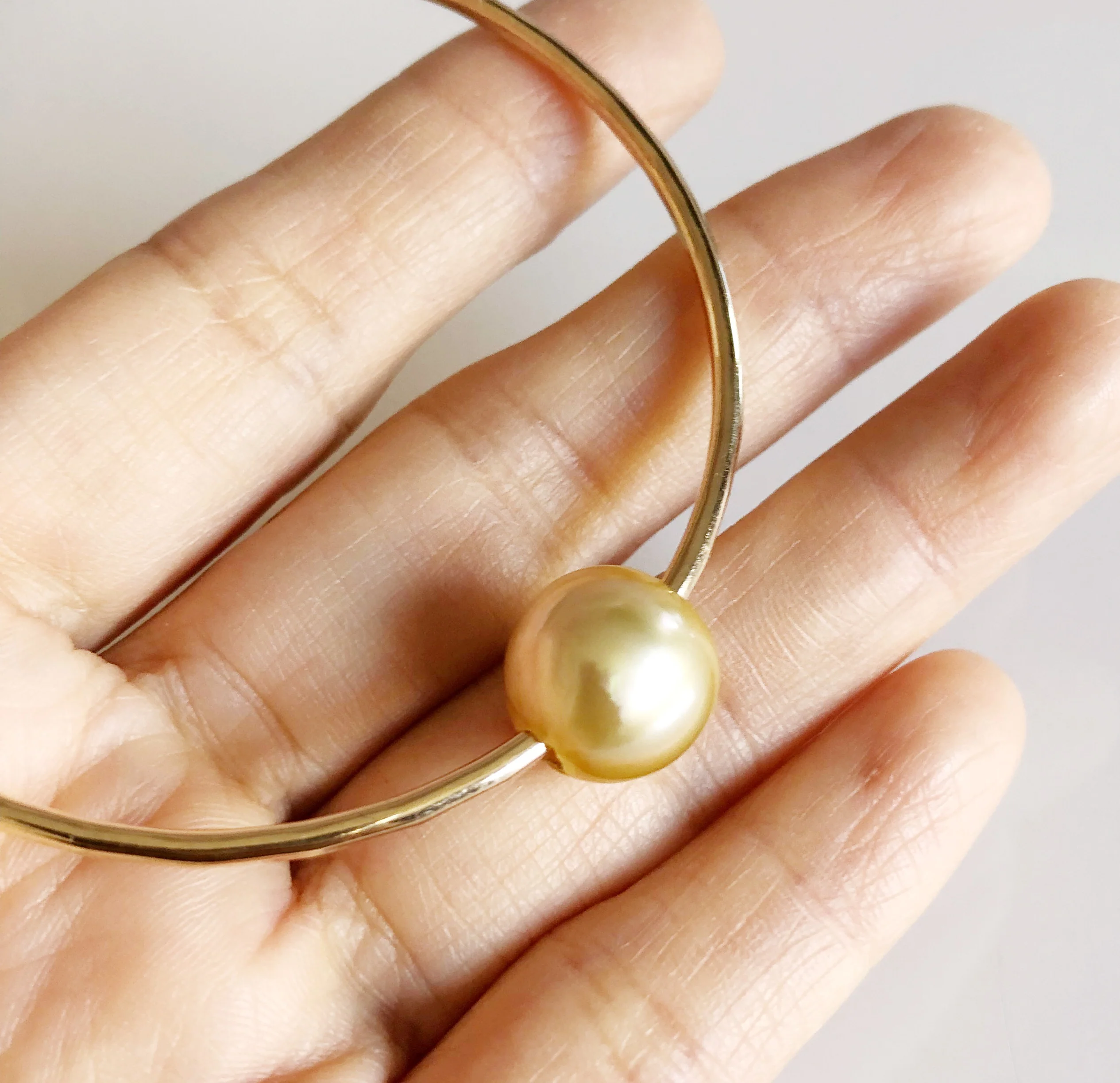 Bangle MIKA- golden south sea pearl (B358) - Mitchell's Manufacturing Jewel