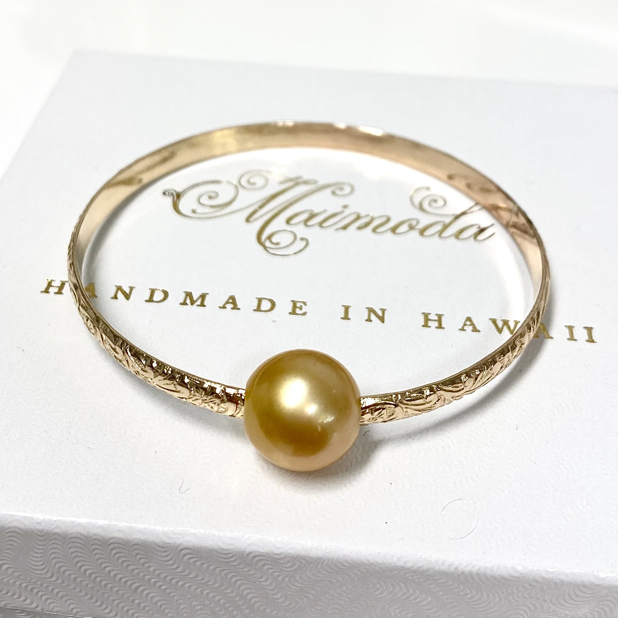 Bangle ALII - gold south sea pearl (B448) - Mitchell's Manufacturing Jewel