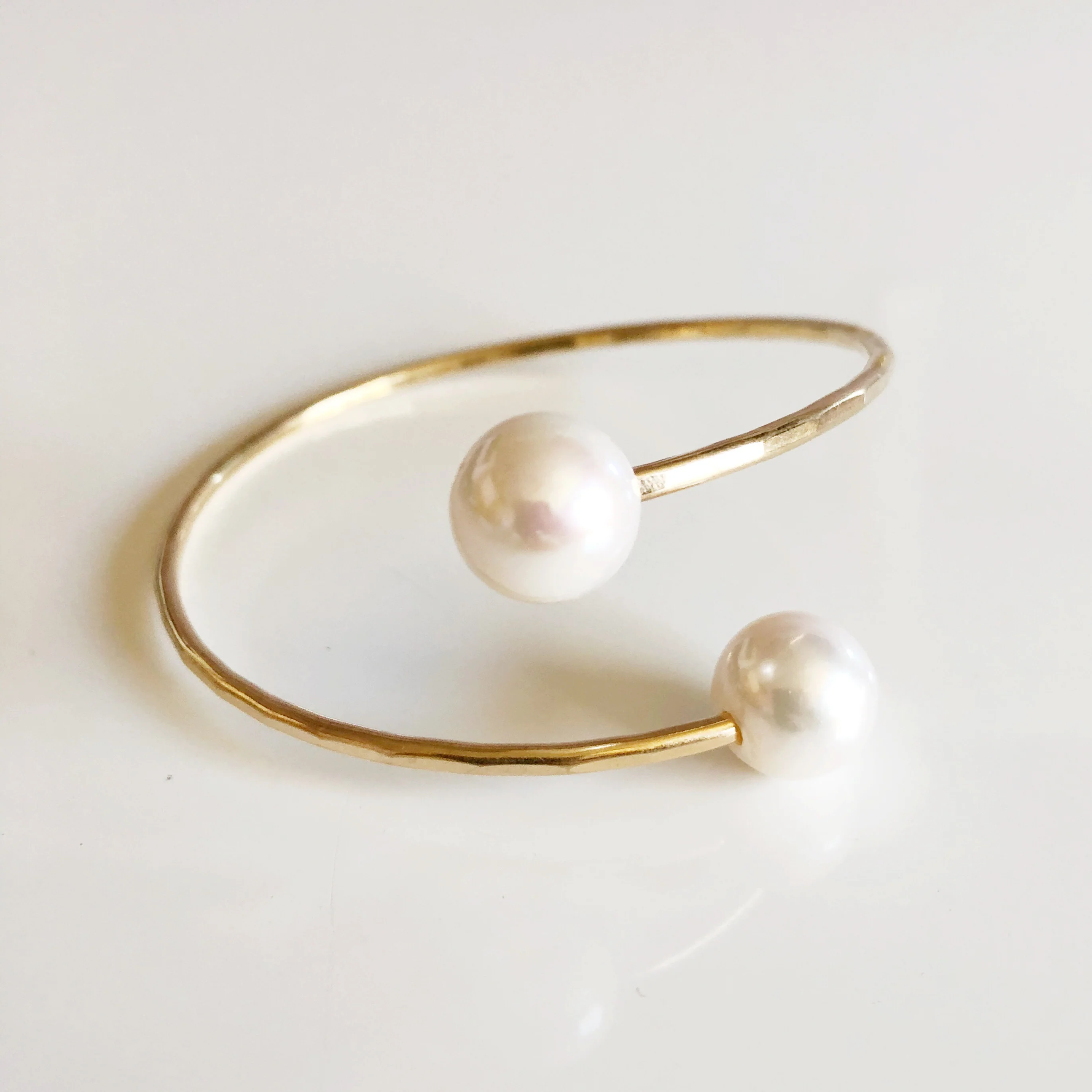 Cuff LEIA - white Edison pearls (B355) - Mitchell's Manufacturing Jewel