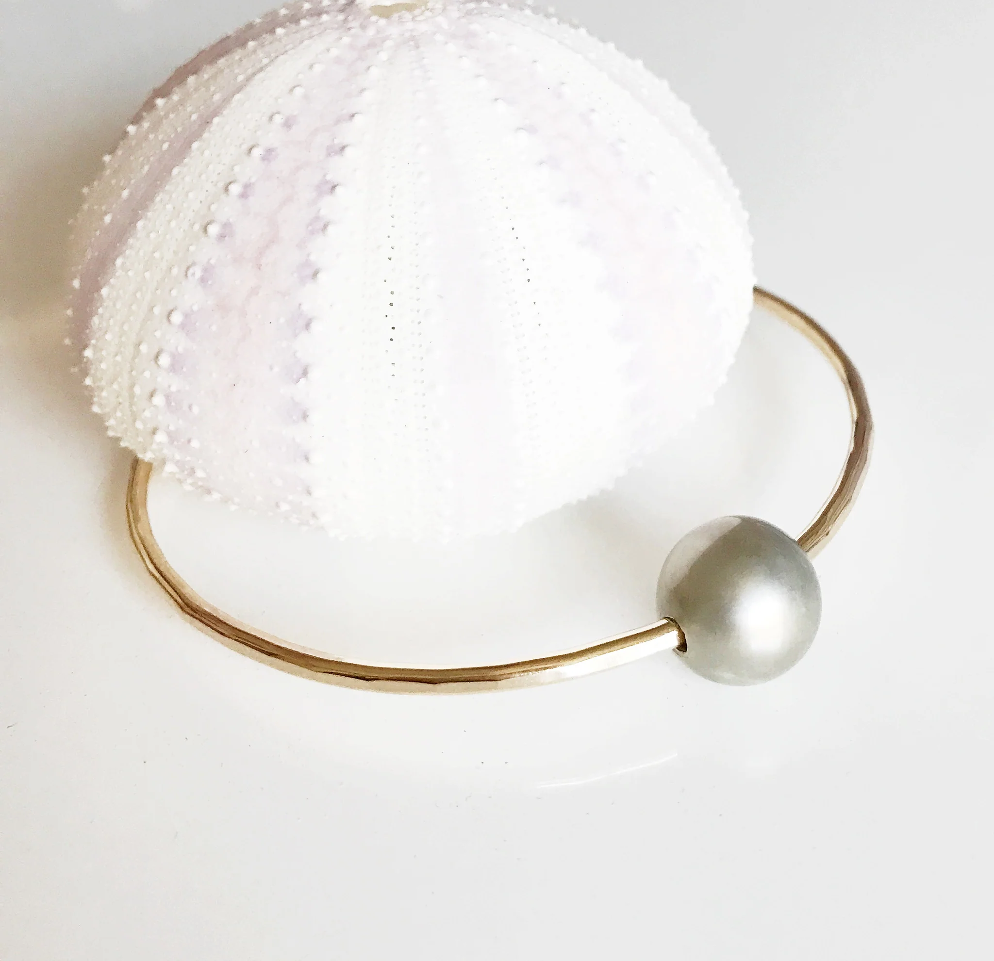 Bangle Rumi - Silver Tahitian pearl bangle (B303) - Mitchell's Manufacturing Jewel