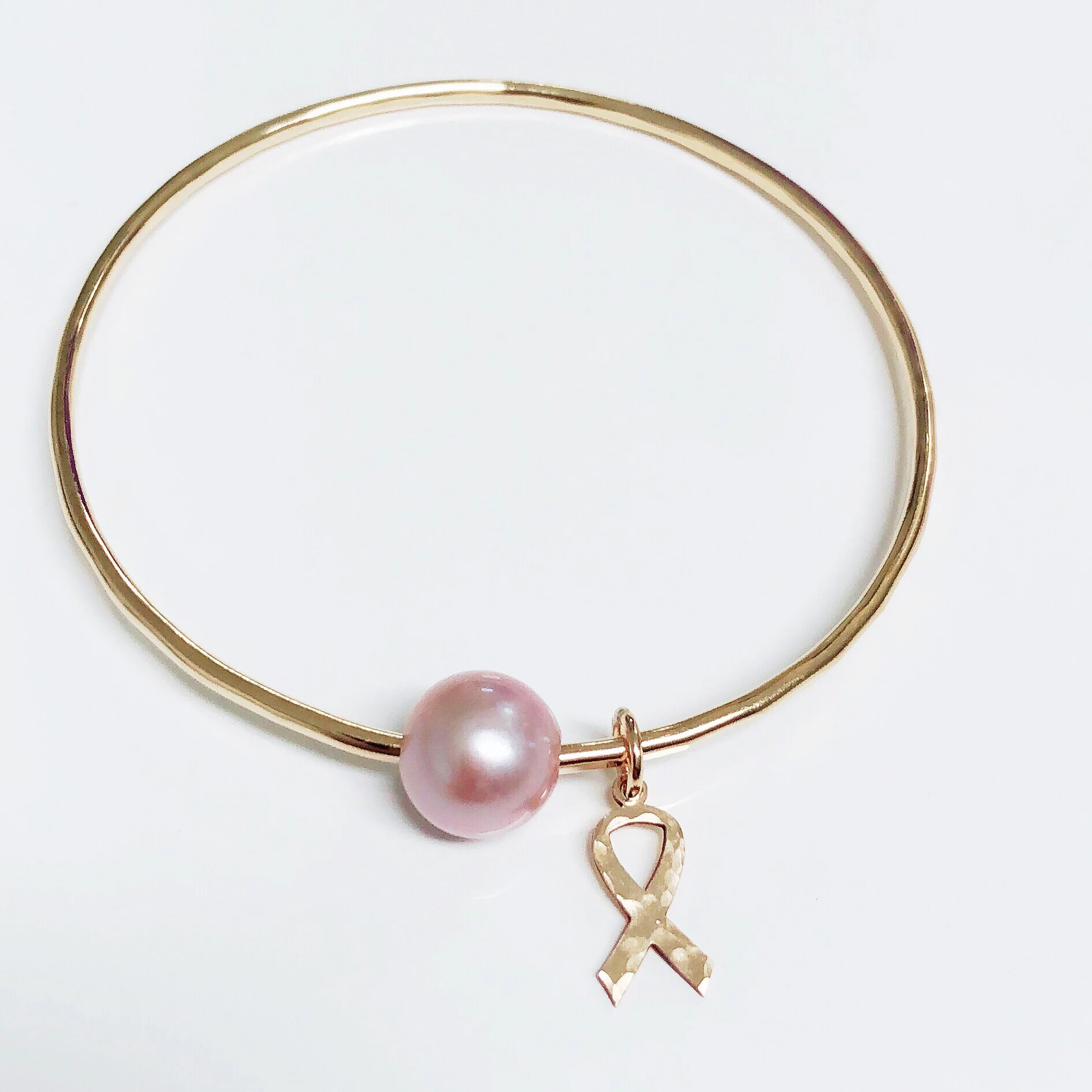 Cancer awareness bangle - pink Edison pearl (B346) - Mitchell's Manufacturing Jewel