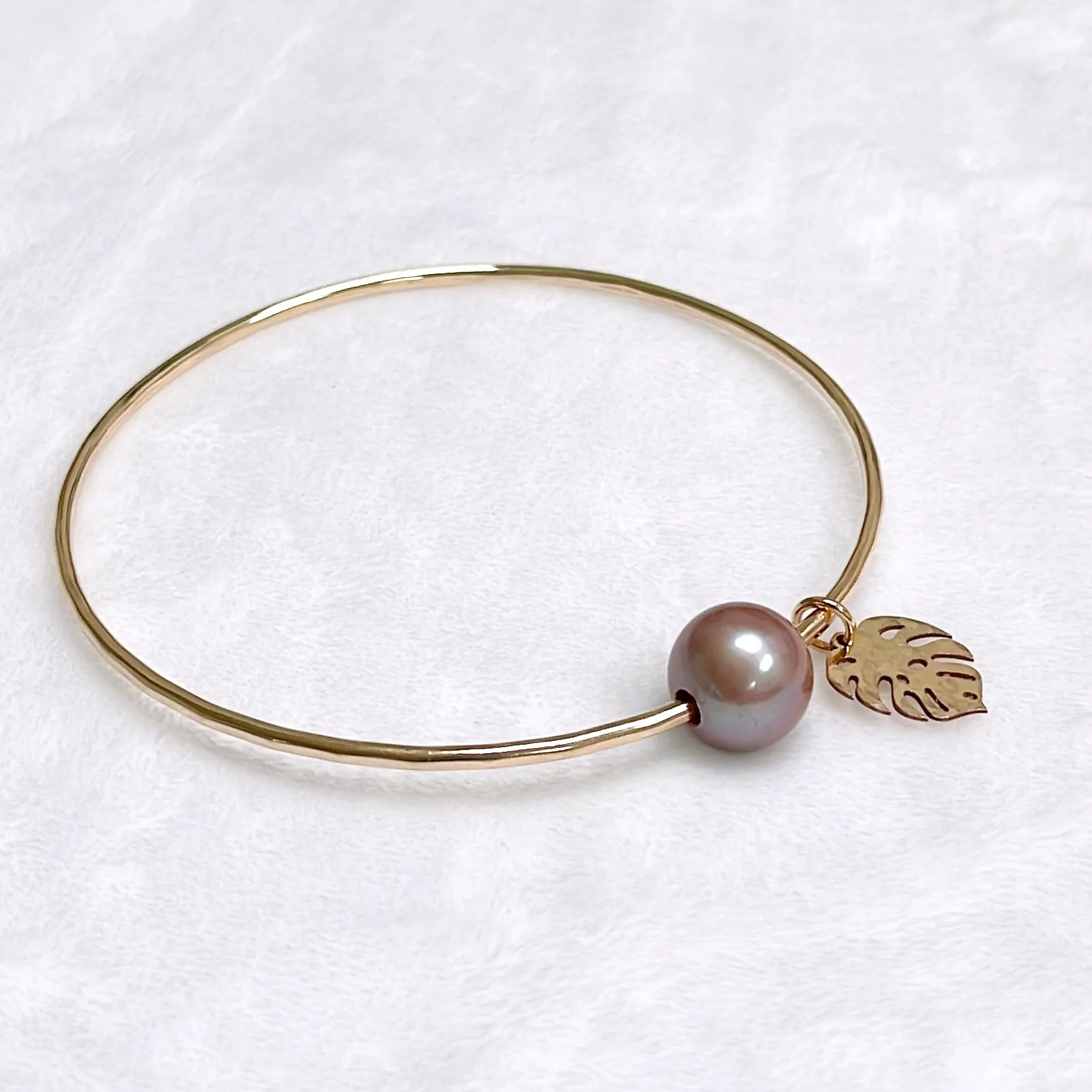 Monstera bangle - lavender Edison pearl (B561) - Mitchell's Manufacturing Jewel