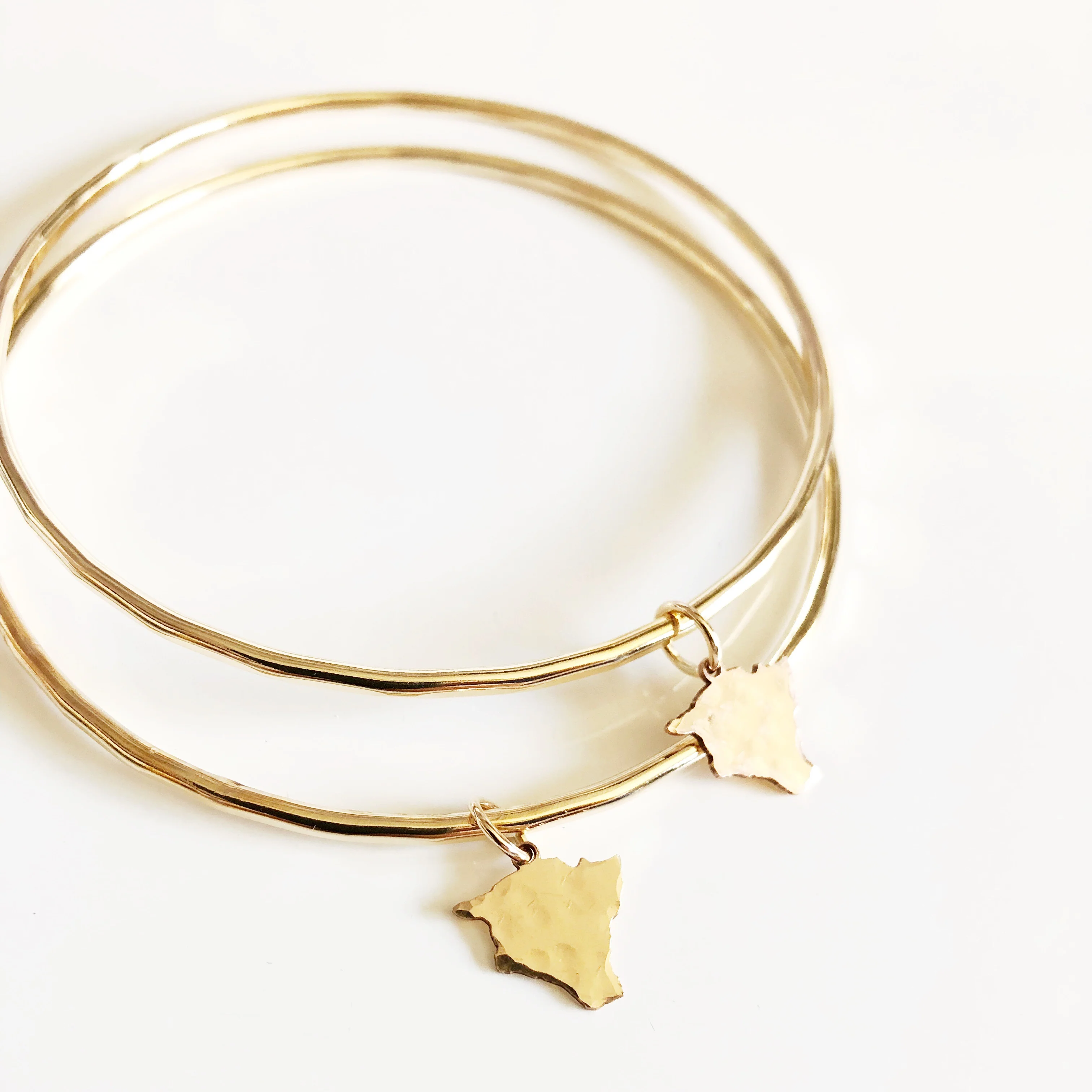Big island charm bangle (B389) - Mitchell's Manufacturing Jewel
