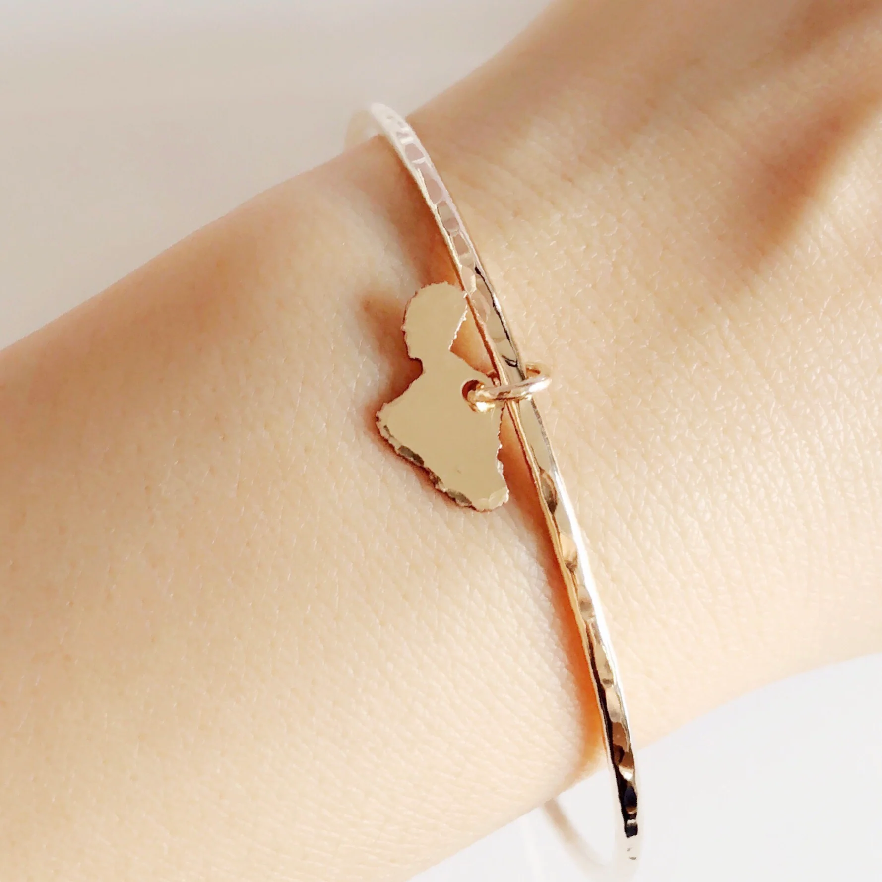 Maui charm bangle (B373) - Mitchell's Manufacturing Jewel