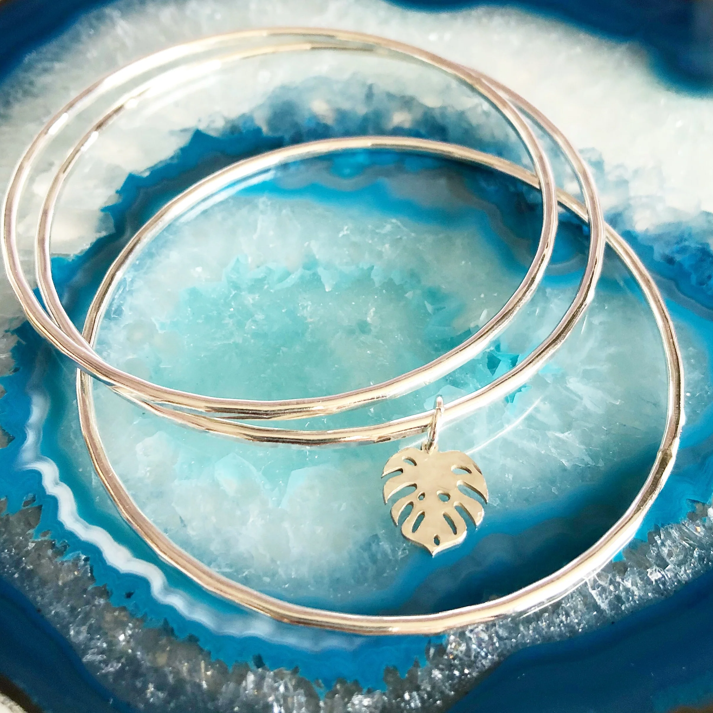 Monstera charm bangle (B364) - Mitchell's Manufacturing Jewel