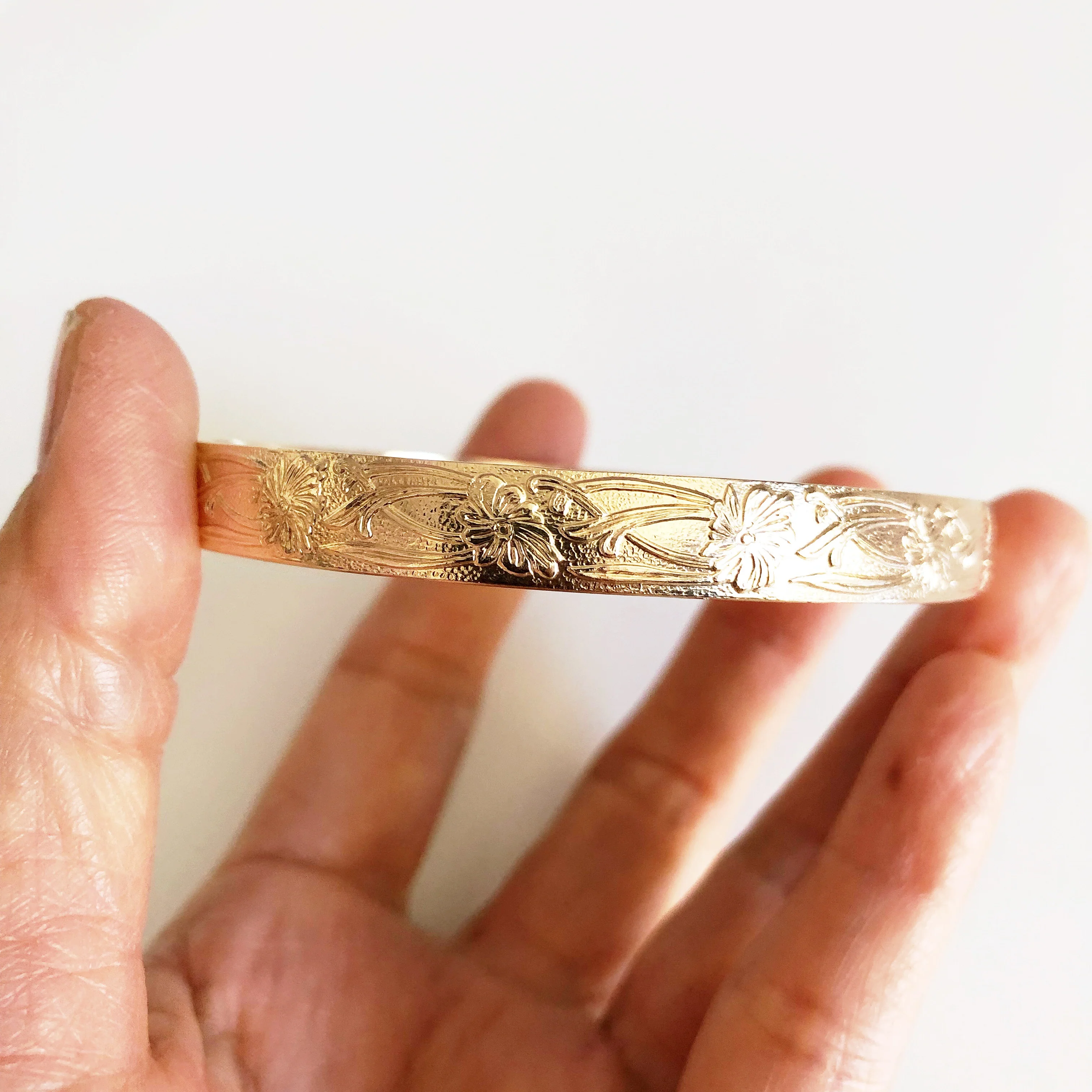 Bangle JASMIN - 8 mm Hawaiian heirloom bangle (B402) - Mitchell's Manufacturing Jewel
