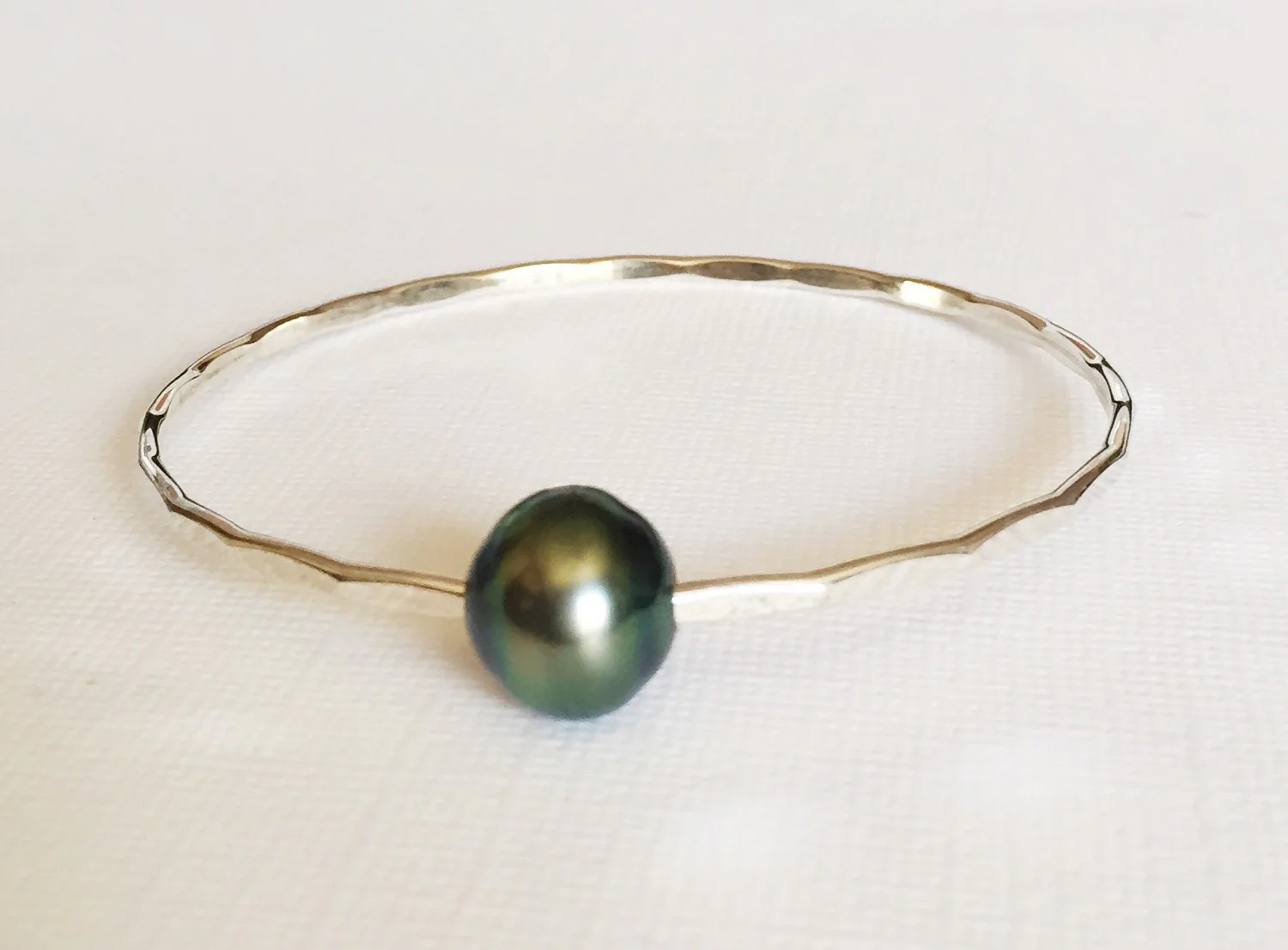 Bangle Leah (B106) - Mitchell's Manufacturing Jewel