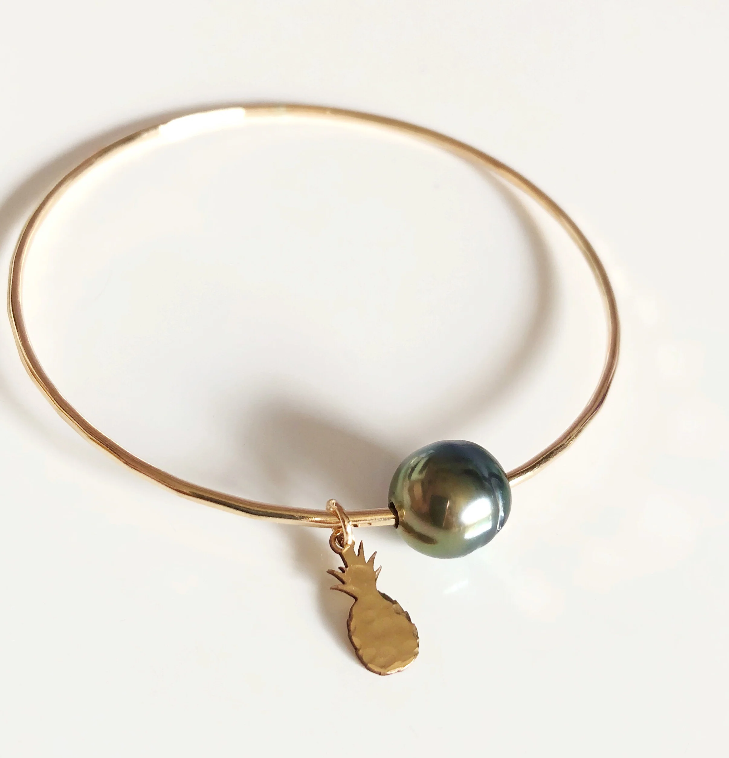 Pineapple charm bangle - tahitian pearl (B382) - Mitchell's Manufacturing Jewel