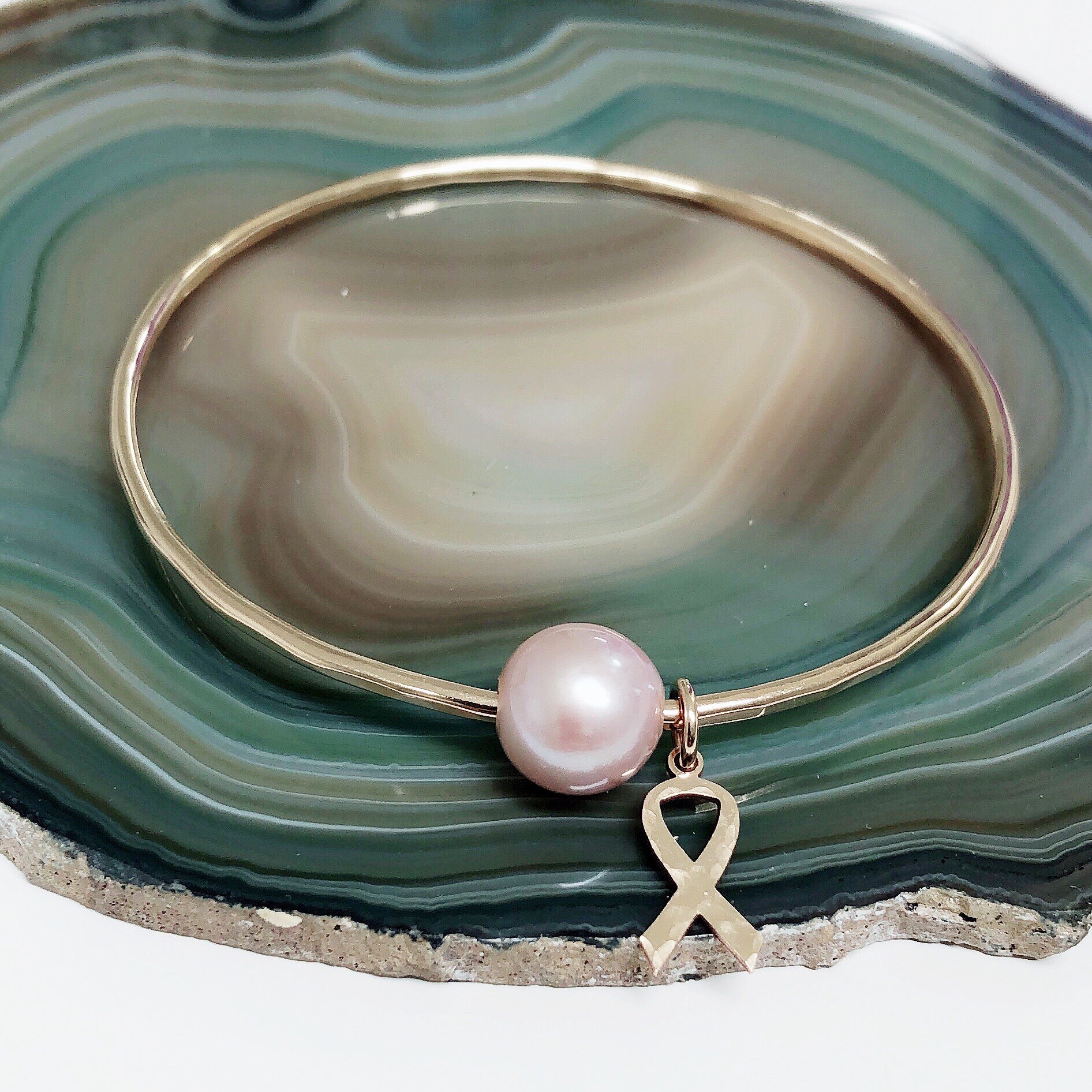 Cancer awareness bangle - pink Edison pearl (B346) - Mitchell's Manufacturing Jewel