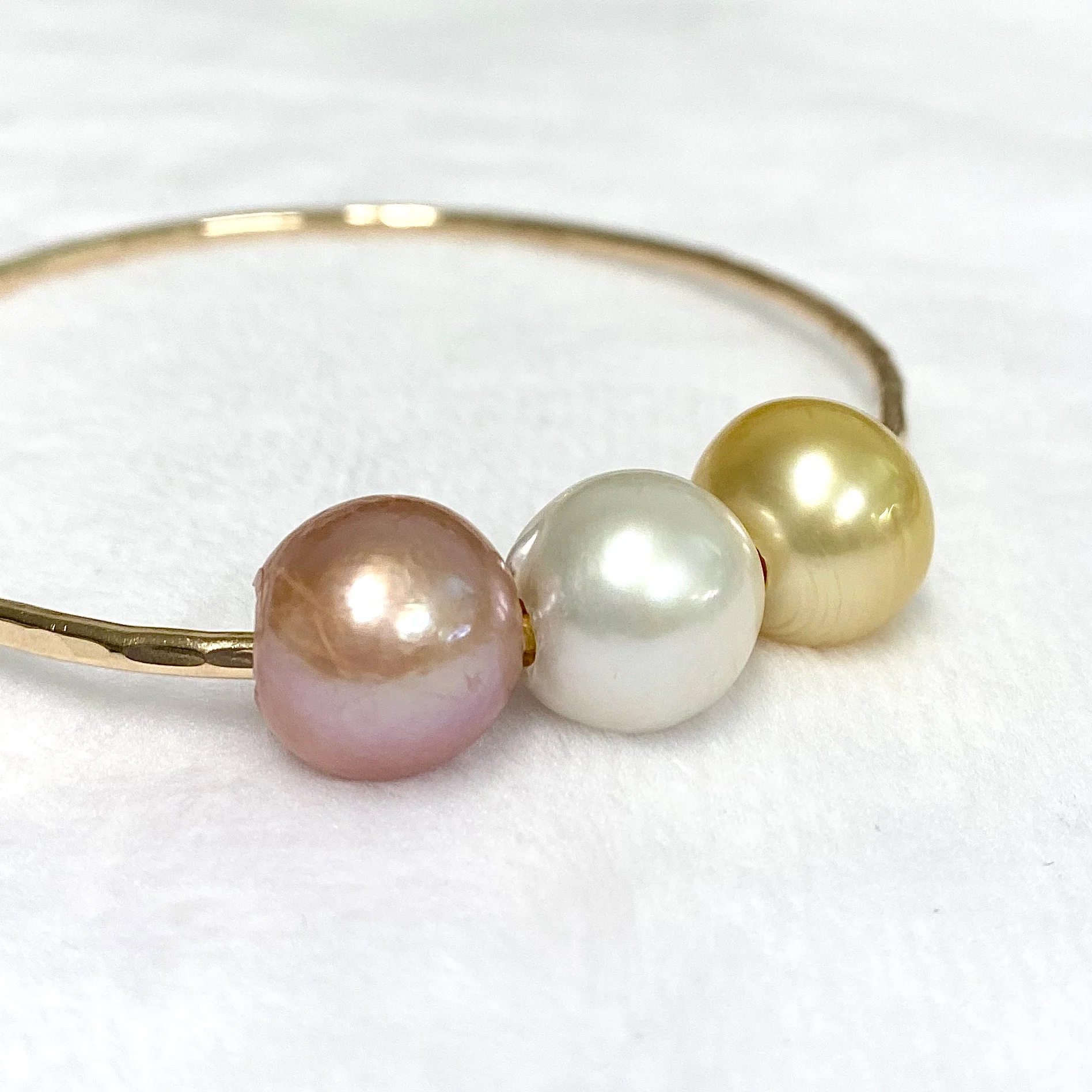 Bangle PAIGE - pink, white Edison & south sea pearl (B472) - Mitchell's Manufacturing Jewel