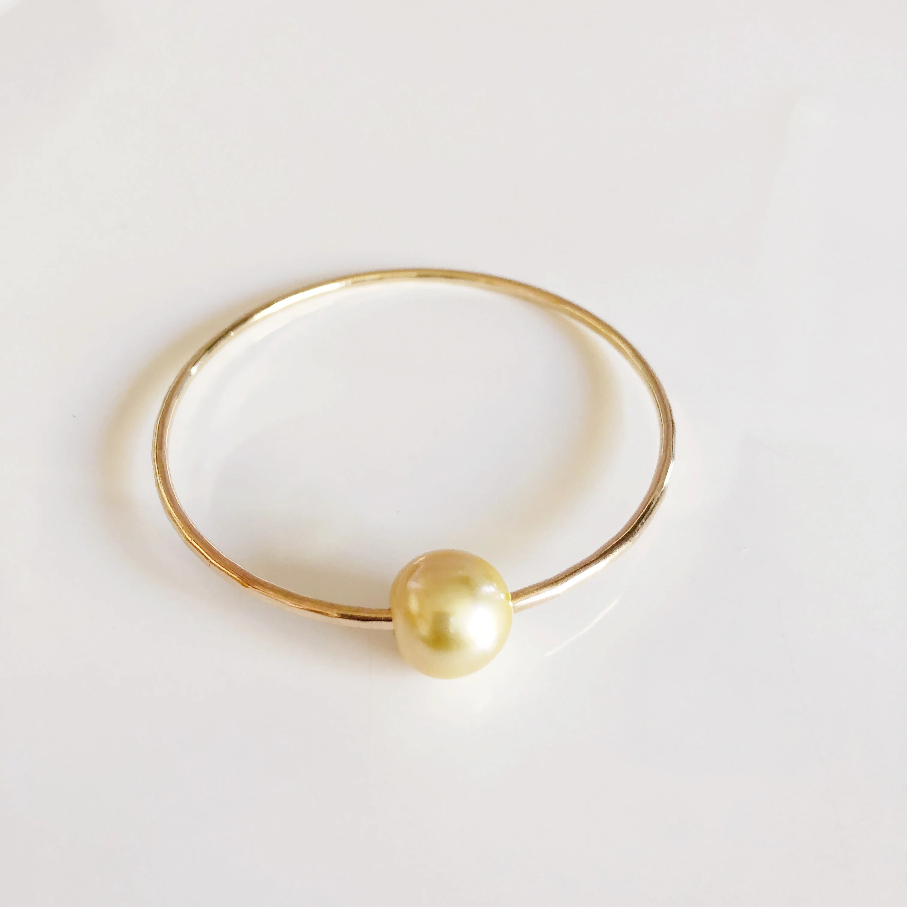 Bangle MIKA- golden south sea pearl (B358) - Mitchell's Manufacturing Jewel