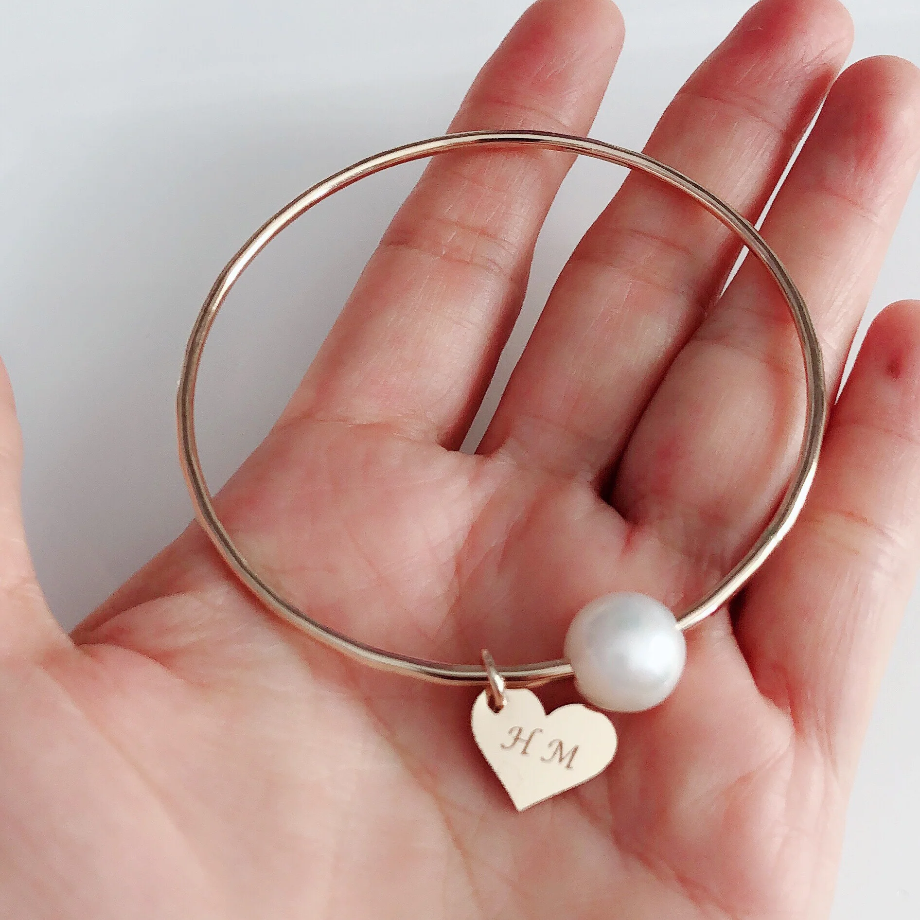 Bangle VICCI - white fresh water pearl (B431) - Mitchell's Manufacturing Jewel