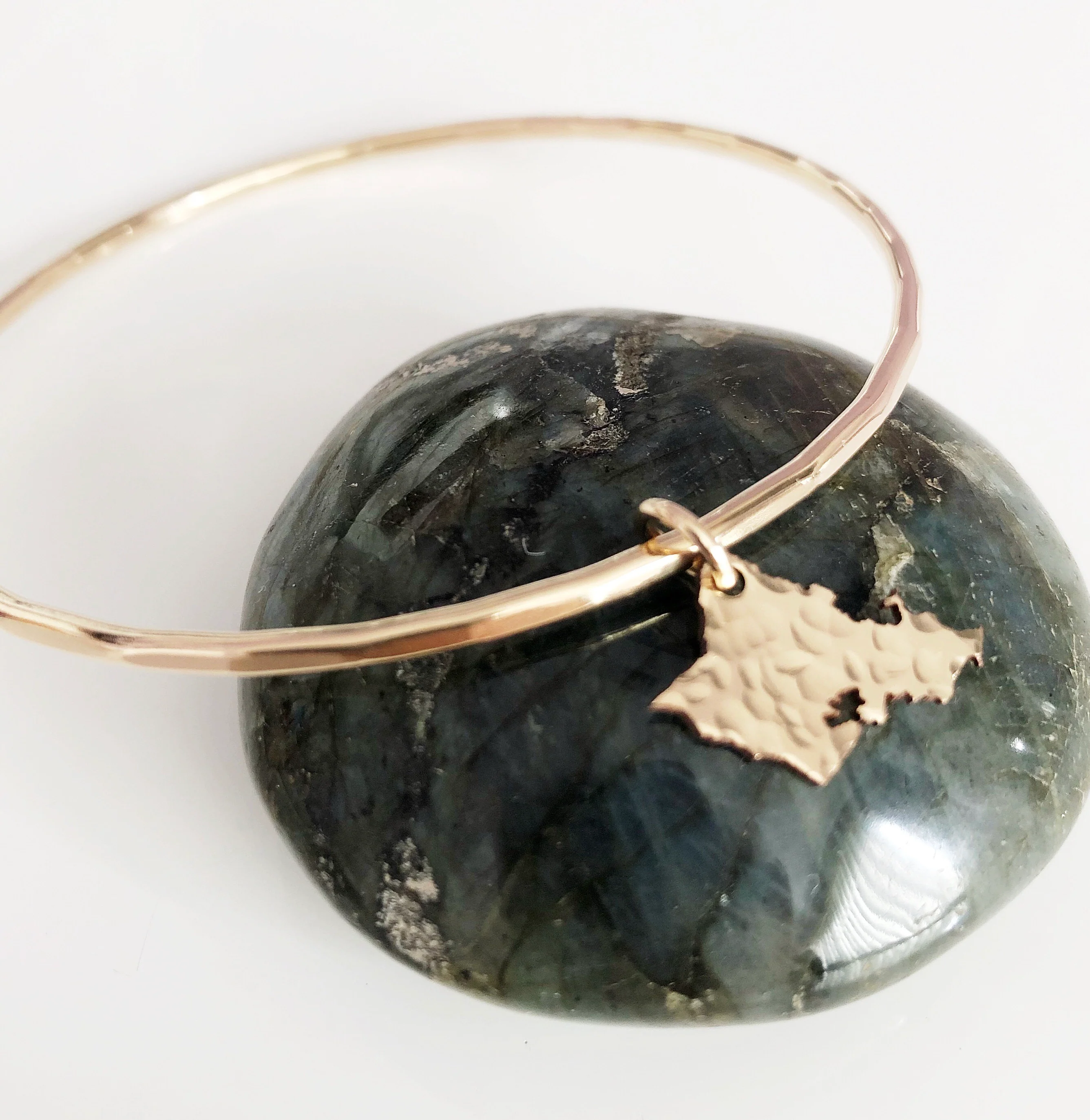 Oahu charm bangle (B371) - Mitchell's Manufacturing Jewel
