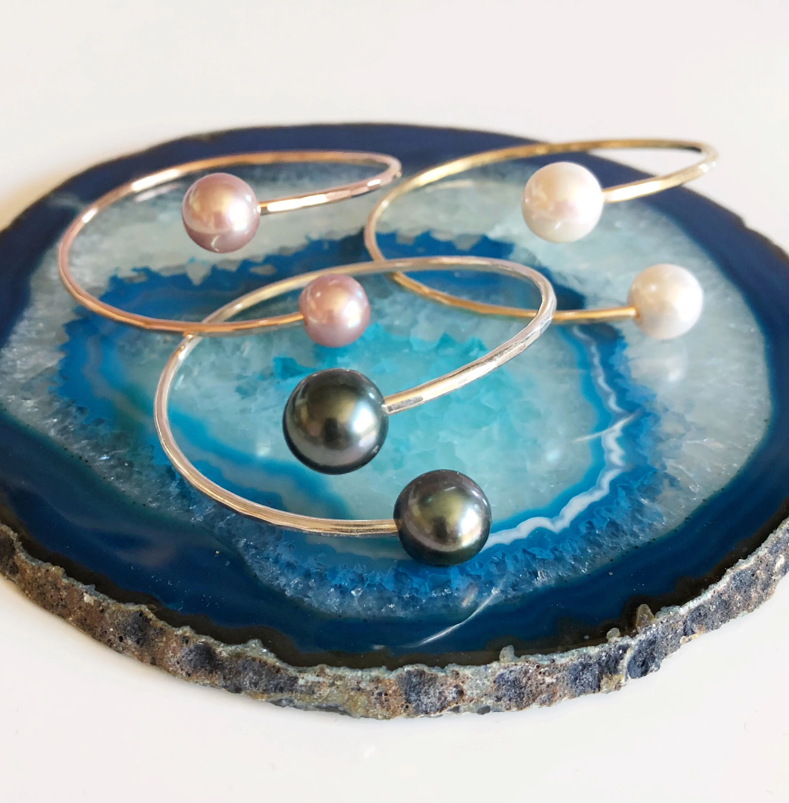 Cuff LEIA - white Edison pearls (B355) - Mitchell's Manufacturing Jewel