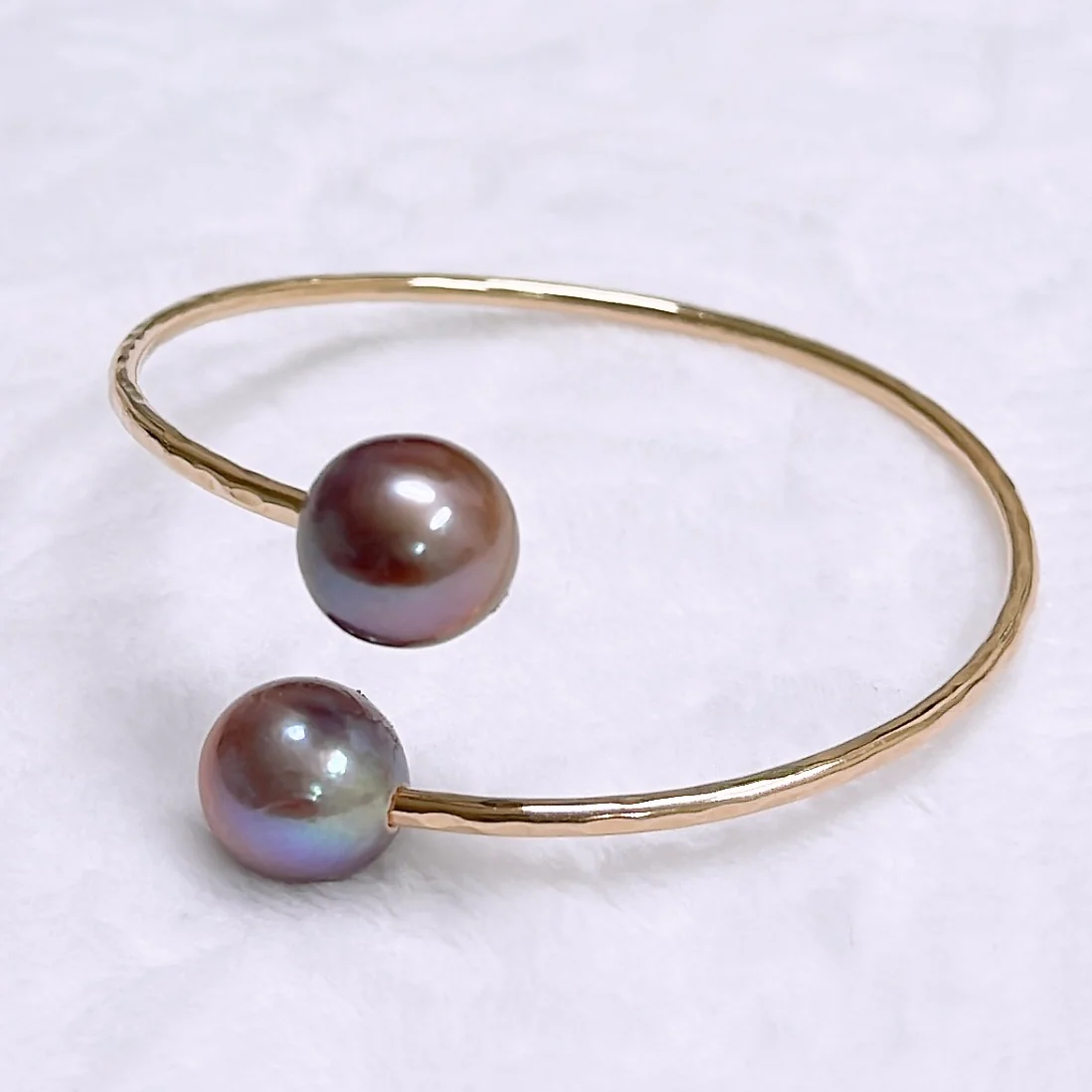 Cuff LEIA - purple Edison pearls - Mitchell's Manufacturing Jewel